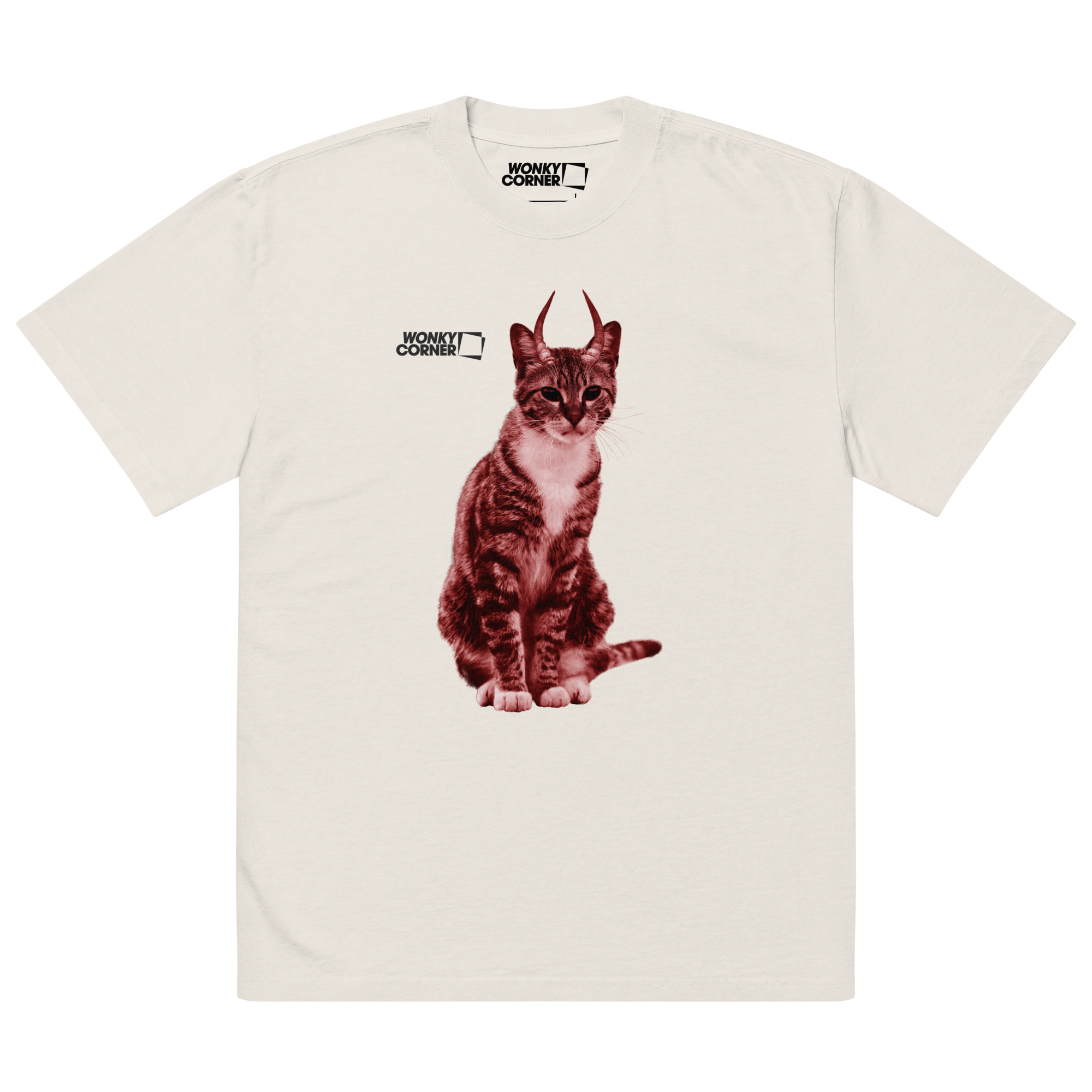 valkoinen t-paita, jossa printattu kissa jolla on sarvetProduct mockup